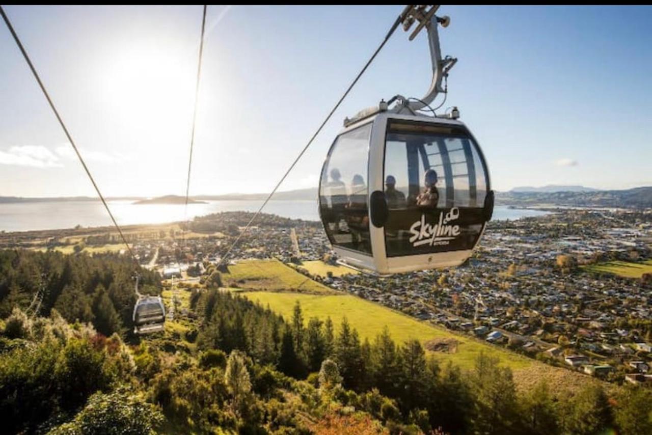 Skyline Mountain View Lodge Up To 16 People Rotorua Exterior photo